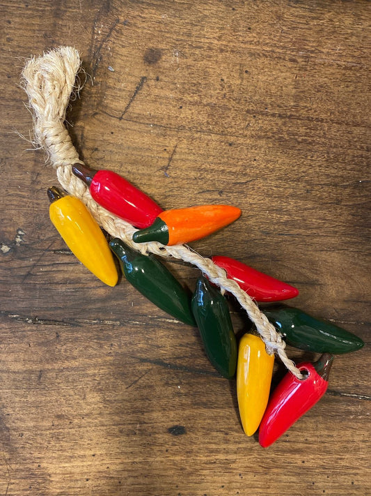 Pattern: Multicolour Ceramic Chili Garland – Curiosité Göteborg | Fransk vintageinredning från Curiosité