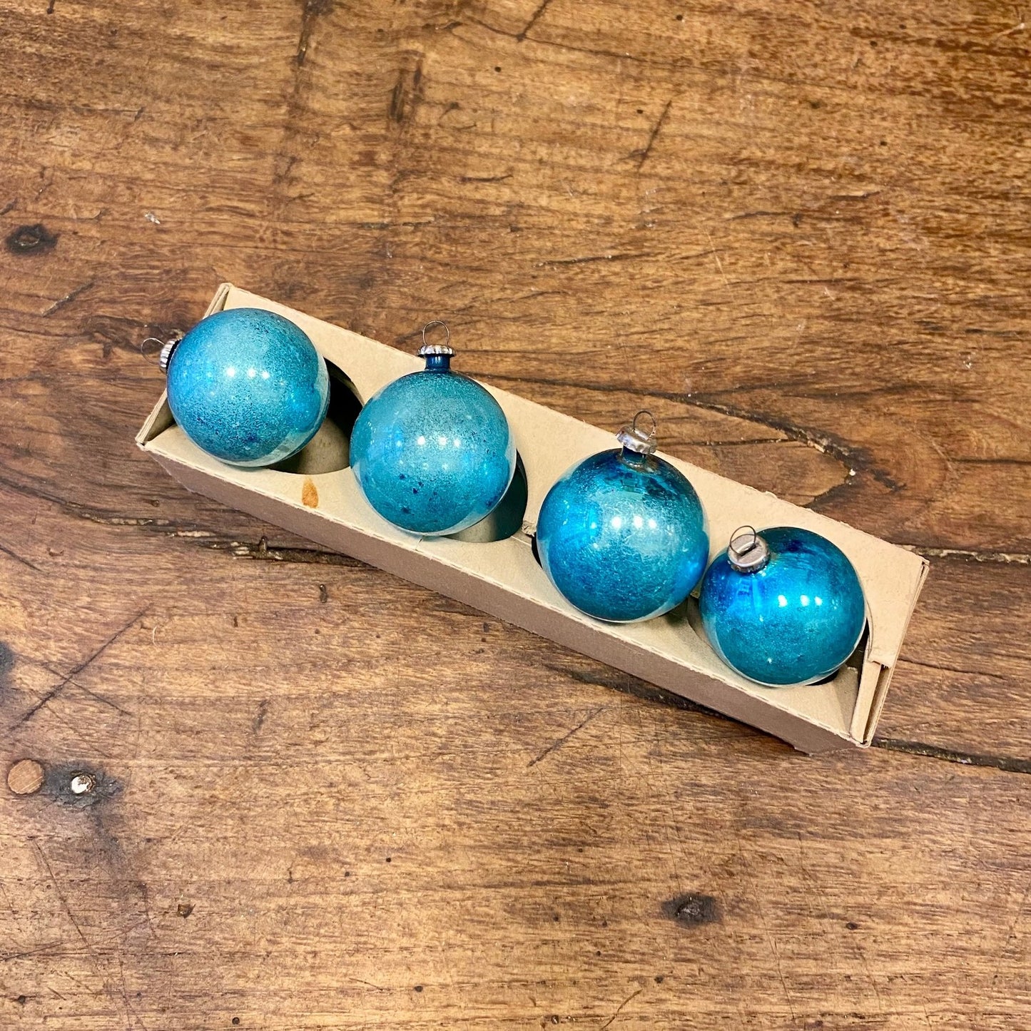 Pattern: Set of 4 Vintage Blue Glass Baubles – Curiosité Göteborg | Fransk vintageinredning från Curiosité