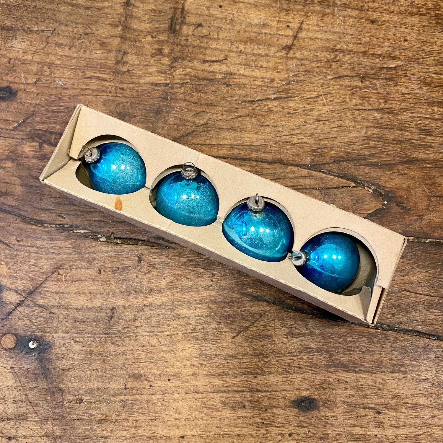 Pattern: Set of 4 Vintage Blue Glass Baubles – Curiosité Göteborg | Fransk vintageinredning från Curiosité
