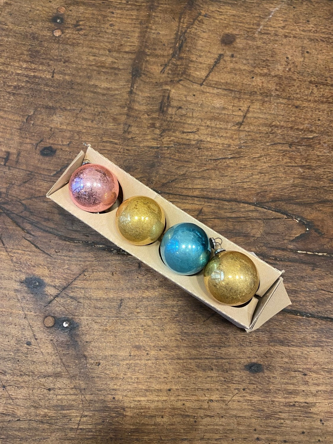 Pattern: Set of 4 Vintage Mixed Glass Baubles – Curiosité Göteborg | Fransk vintageinredning från Curiosité