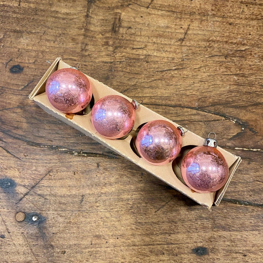 Pattern: Set of 4 Vintage Pink Glass Baubles – Curiosité Göteborg | Fransk vintageinredning från Curiosité