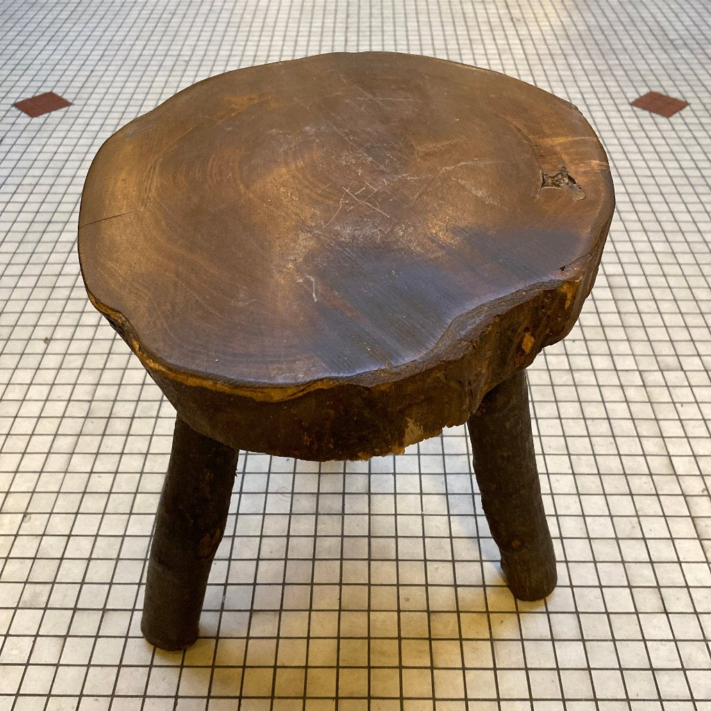 Wooden stool. Vintage brutaliste. 