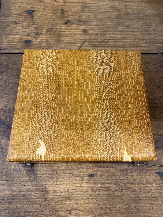 Pattern: Table display – Curiosité Göteborg | Fransk vintageinredning från Curiosité