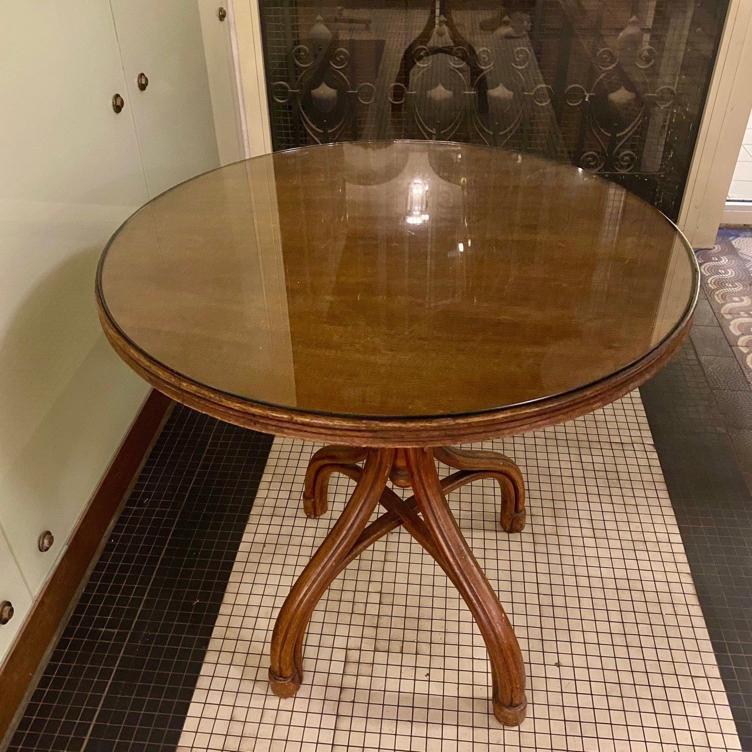 Pattern: Thonet Round Bistro Table with Glass Top – Curiosité Göteborg | Fransk vintageinredning från Curiosité