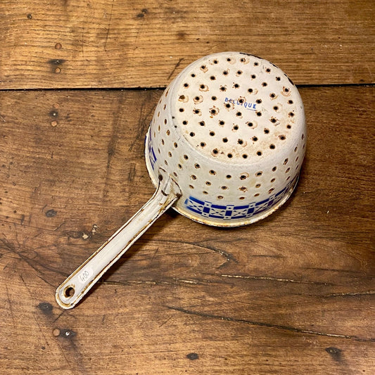 Pattern: Vintage Enamel Colander – Blue and White, Belgium – Curiosité Göteborg | Fransk vintageinredning från Curiosité