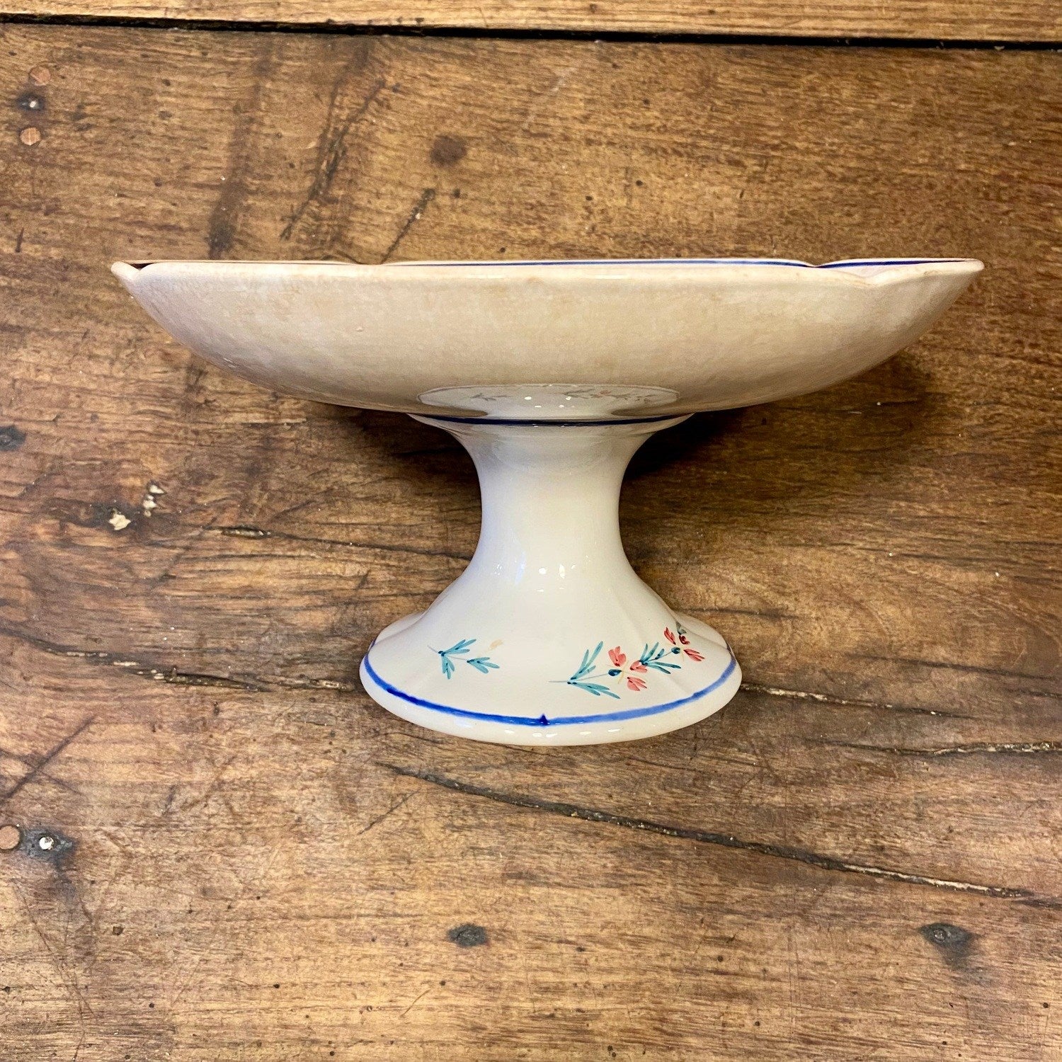 Pattern: Vintage French Faïence Pedestal Dish – Sarreguemines – Curiosité Göteborg | Fransk vintageinredning från Curiosité