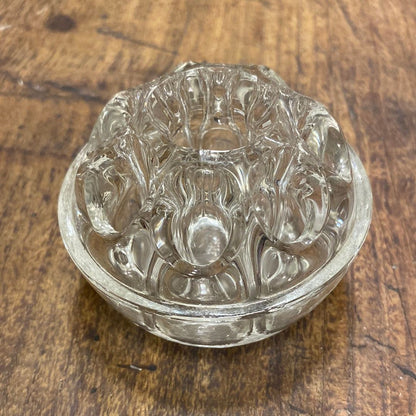 Pattern: Vintage French Glass Flower Frog – Curiosité Göteborg | Fransk vintageinredning från Curiosité