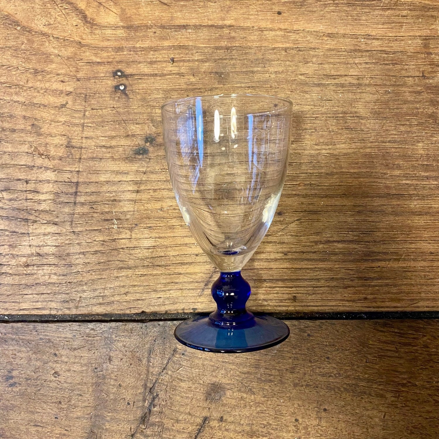 Pattern: Vintage French Glass with Blue Stem – Medium – Curiosité Göteborg | Fransk vintageinredning från Curiosité