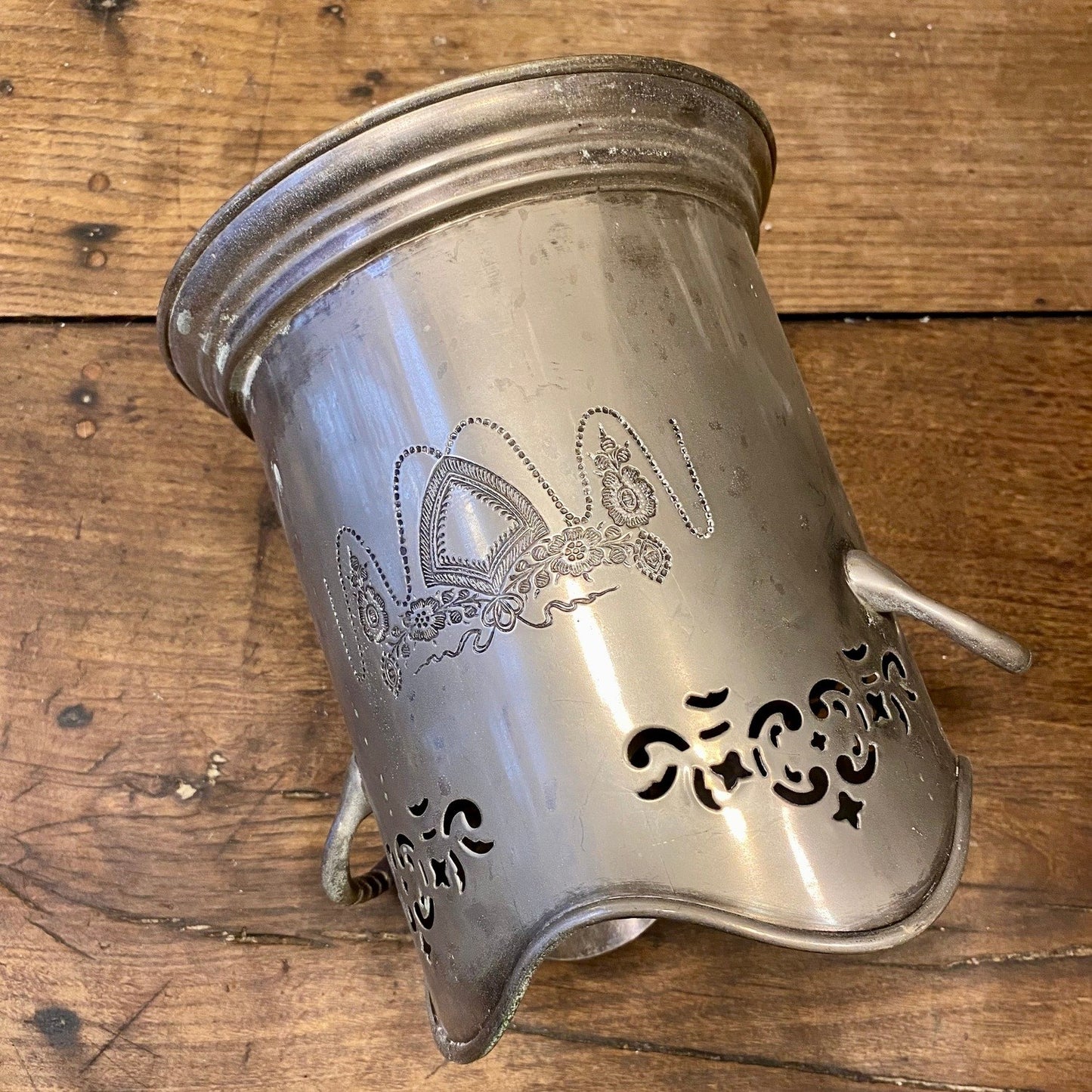 Pattern: Vintage French Metal Cooler – Cut-Out & Engraved – Curiosité Göteborg | Fransk vintageinredning från Curiosité