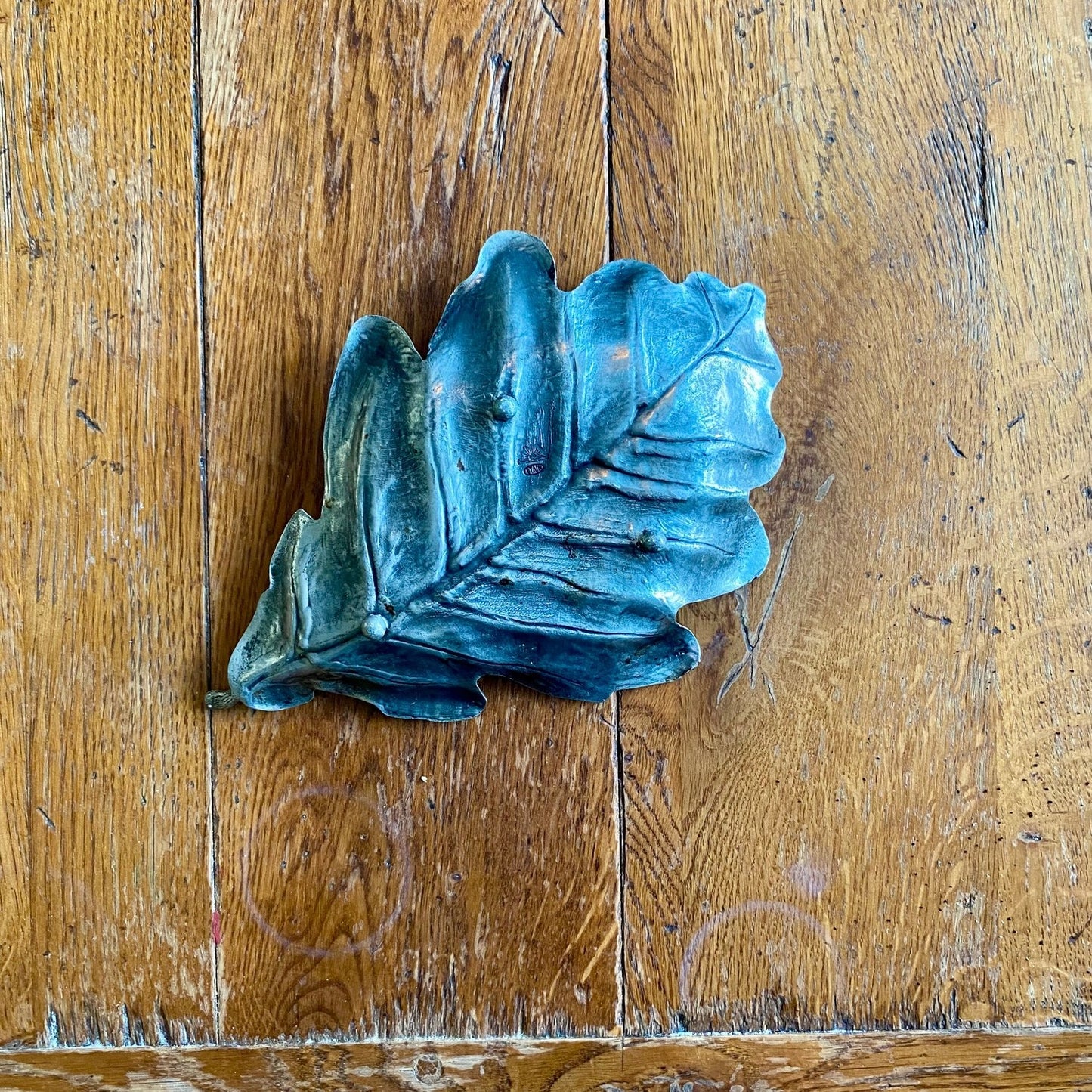 Pattern: Vintage Oak Leaf Dish in Étain Pewter – Curiosité Göteborg | Fransk vintageinredning från Curiosité