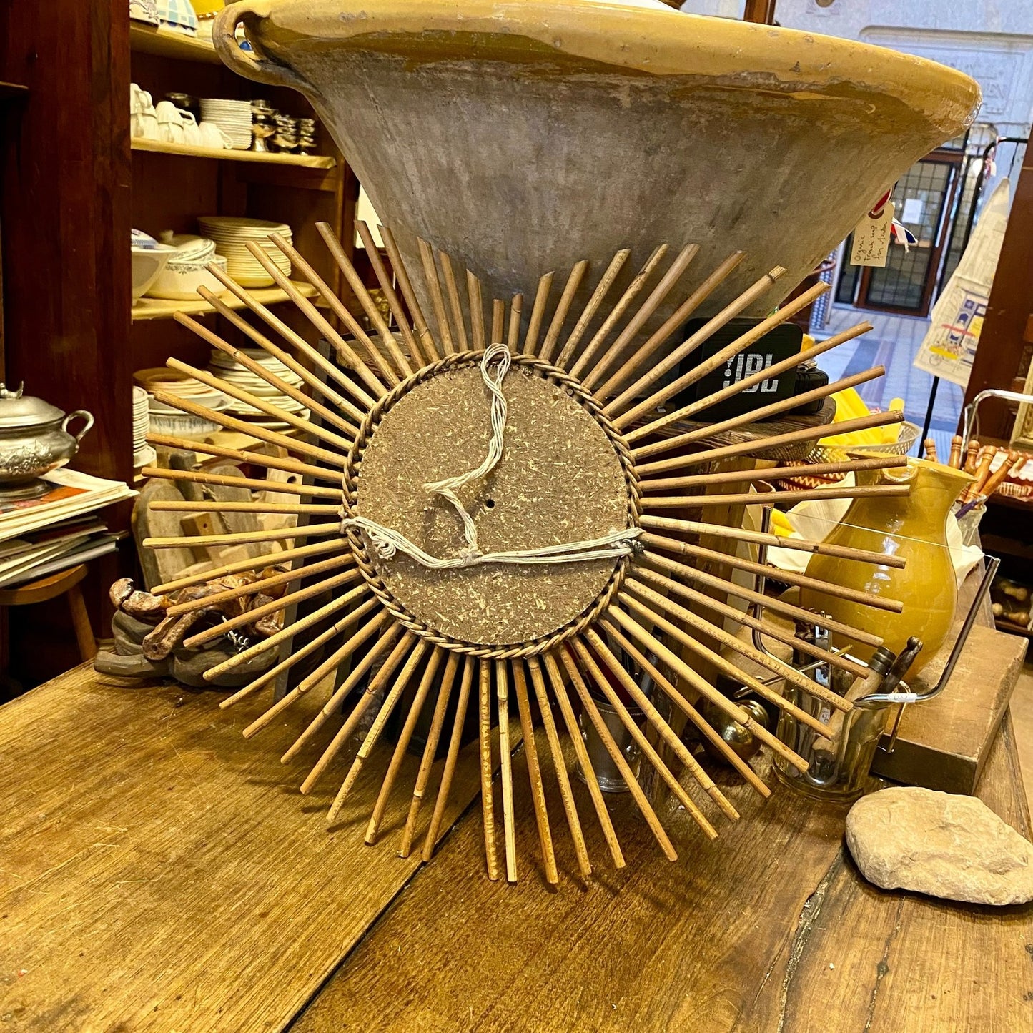 Pattern: Vintage Rattan Sunburst Mirror – Curiosité Göteborg | Fransk vintageinredning från Curiosité