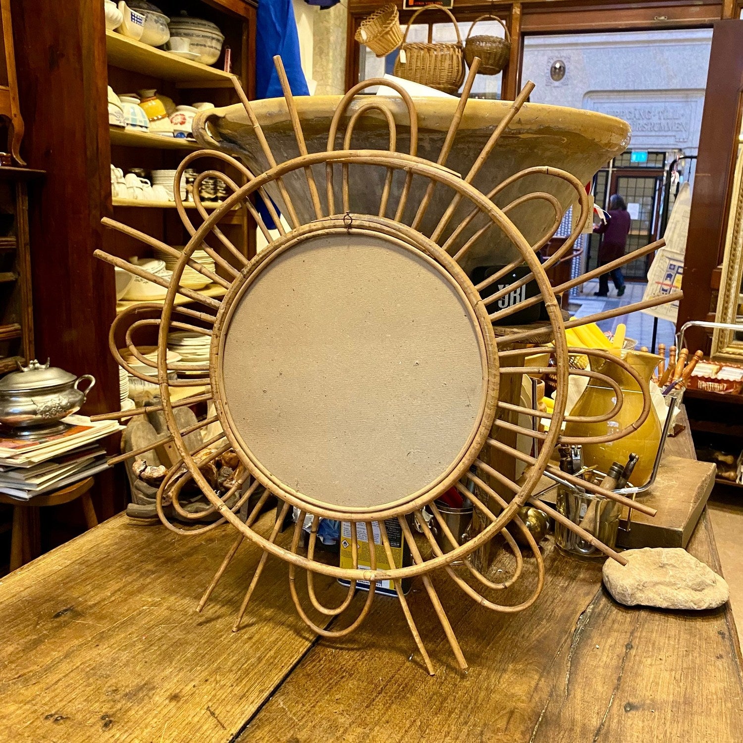 Pattern: Vintage Rattan Sunburst Mirror – Curiosité Göteborg | Fransk vintageinredning från Curiosité