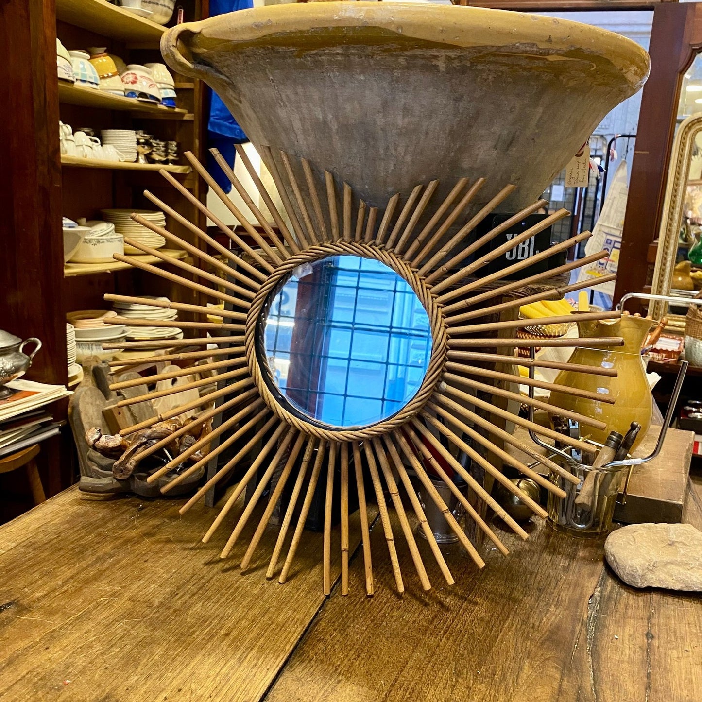 Pattern: Vintage Rattan Sunburst Mirror – Curiosité Göteborg | Fransk vintageinredning från Curiosité