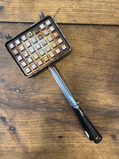 Pattern: Vintage stovetop waffle & croque-monsieur iron – Curiosité Göteborg | Fransk vintageinredning från Curiosité